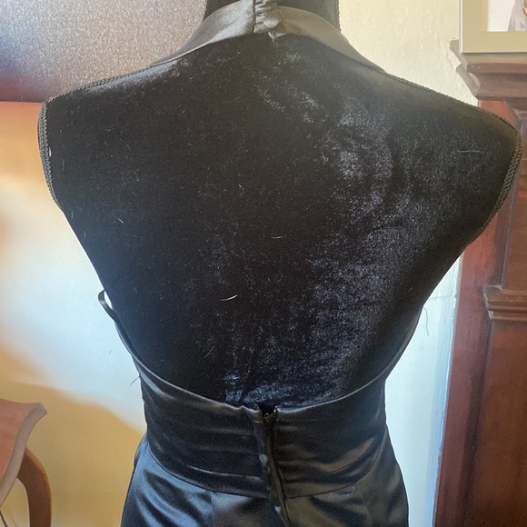 🦊 Jessica McClintock deep black satin halter gown. - Picture 6 of 8